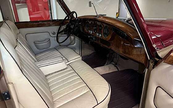 Роскошный лимузин принцессы Дубая обнаружен в продаже в России