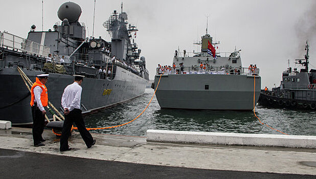 Экипажи боевых кораблей КНР  приняли участие в параде Победы в Новороссийске