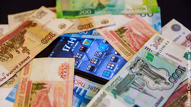 Экономист назвал риски при перечислении зарплат по номеру телефона