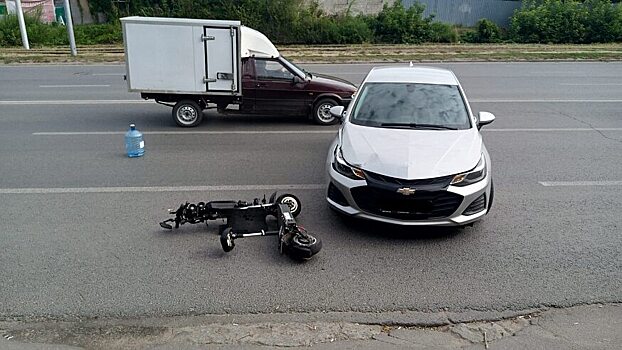 Водитель «Шевроле» сбил электросамокатчика в Саратове