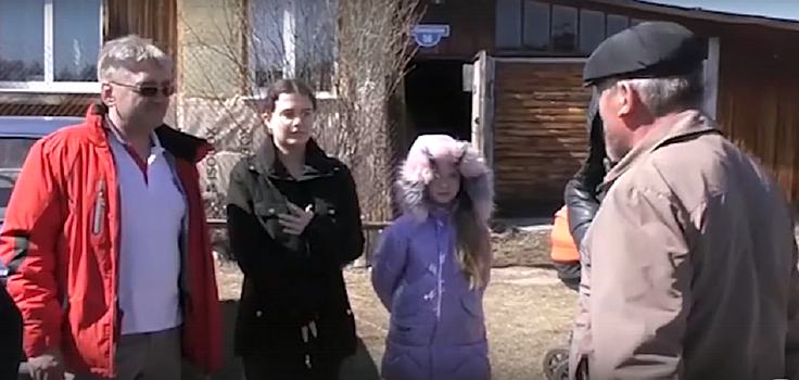 Полицейские Каслей посетили многодетную семью беженцев из ДНР