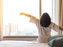 Врач объяснил, почему не стоит долго спать в выходные