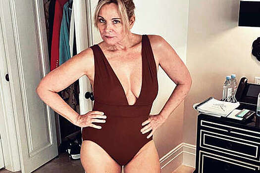 65-летняя звезда "Секса в большом городе" Ким Кэттролл показала фигуру в купальнике