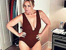 65-летняя звезда "Секса в большом городе" Ким Кэттролл показала фигуру в купальнике