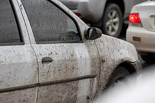 Юрист Трунов рассказал, что грозит автомобилисту за обливание пешехода из лужи