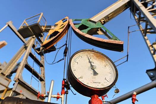 Стало известно о снижении добычи нефти в России