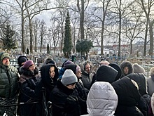 Десятки рязанцев пришли в мороз на Скорбященское кладбище