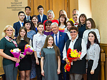 Владимир Мякуш вручил премию «Успех»