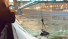 Инспектор ДПС спас девушку из тонущей машины в Москва-реке