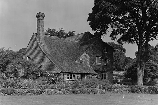 Обнаружены редкие фото дома, в котором жил Кристофер Робин и создавался Винни Пух