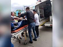 Врачи скорой вынесли со станции метро пожилую сибирячку