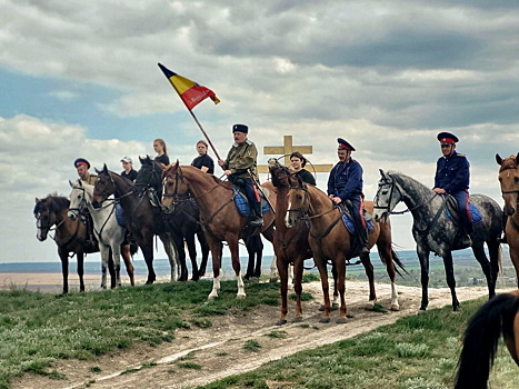 Донские казаки совершили конный переход в честь солдат Красной армии