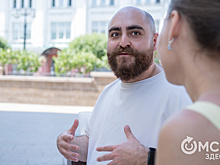 "Хаос на сцене нужен только в шикарных номерах". Интервью с победителем шоу "Голоса Третьей столицы"