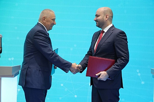 Губернатор Вячеслав Федорищев и руководство ГК "Полипласт" на ПМЭФ-2025 договорились о расширении сотрудничества