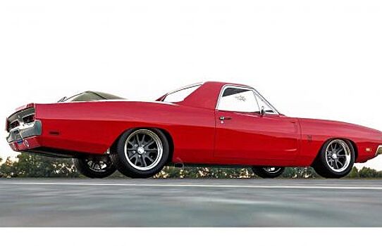 Классический Dodge Charger представлен в качестве авто деда Мороза