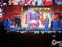 С громыхающим поездом и фронтовыми зарисовками: как прошёл концерт на Соборной площади