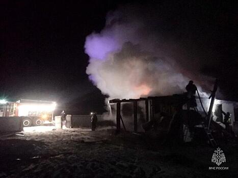 Веранда жилого дома загорелась в поселке Осетровка