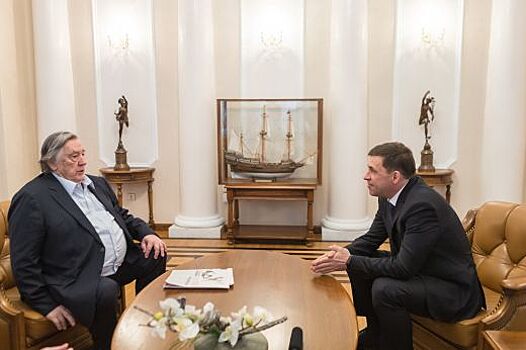 Евгений Куйвашев поздравил Александра Проханова с началом работы на Урале дискуссионной площадки «Академия русской мечты»