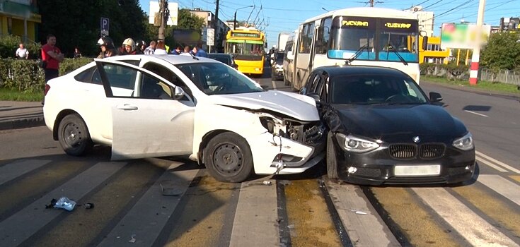Пьяный водитель устроил дрифт на перекрестке в Дзержинске