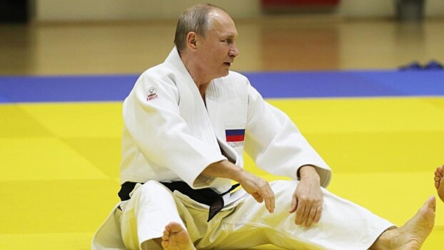Путин был наставником у молодых дзюдоистов