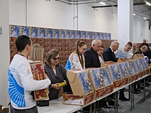 Волгоградцы отправили в зону СВО вторую партию новогодних подарков