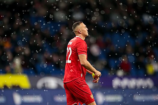 Дзюба — о Зареме Салиховой: она не должна ничего говорить, это позволяет её супруг