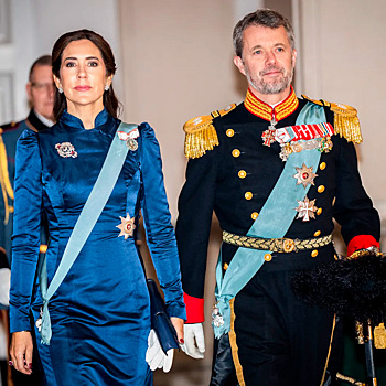 Принц Фредерик и принцесса Мэри ушли с дипломатического приёма в Копенгагене в статусе нового короля и королевы Дании