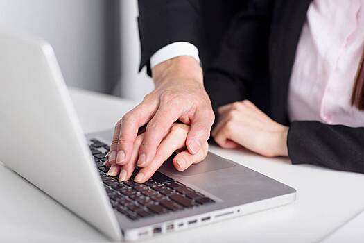 Начальница влюбилась в подчиненного и дала ему 36 миллионов рублей на развод