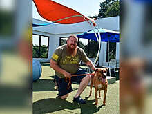 Ветеран ВМФ забрал из приюта слепую военную собаку с посттравматическим синдромом