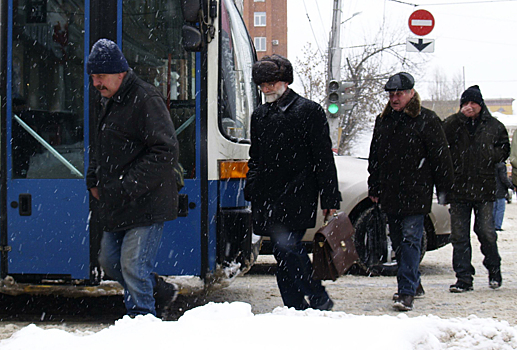 Огромная очередь к остановке транспорта в Подмосковье возмутила россиян