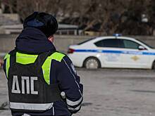 В российском селе полицейские остановили авто с пьяной матерью за рулем и детьми