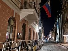 Delfi: российское посольство в Таллине забросал яйцами Аркадий Бабченко*