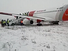 Опубликовано видео выезда самолета за пределы взлетно-посадочной полосы в Белгороде