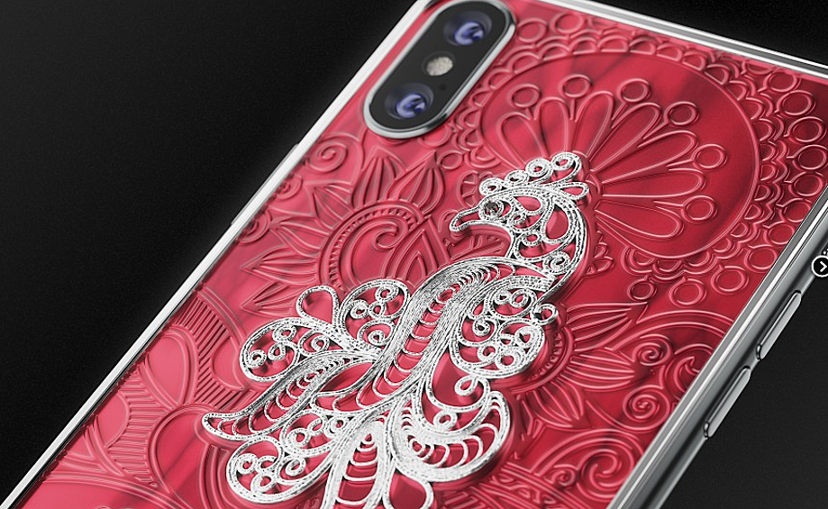 Caviar iPhone X Russia Жар-Птица Red и Russia Жар-Птица Black используют для украшения изображение сказочной Жар-Птицы, выполненное по технике «филигрань» с рубином или бриллиантом на месте глаза, а для покрытия корпуса используется композитный оникс. Стоимость стартует от 259 тысяч рублей