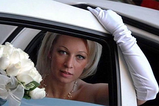 Фото Захаровой в свадебном платье набрало 15 тысяч лайков