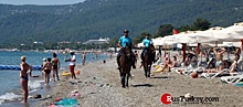 Пляжи туристической Антальи патрулирует конный отряд