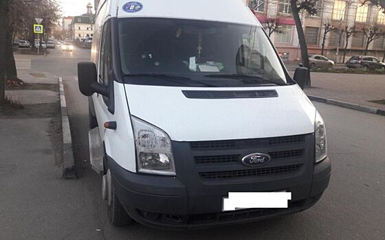 На улице Свободы микроавтобус сбил женщину