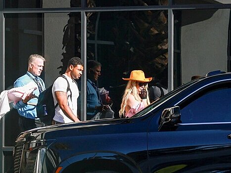 Бритни Спирс встревожила фанатов фотографиями с отдыха в Мексике с куклой