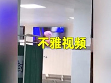 Посетителям китайской больницы случайно включили порно