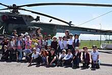 Военнослужащие авиабазы Кант провели экскурсию для учеников лицея в Бишкеке