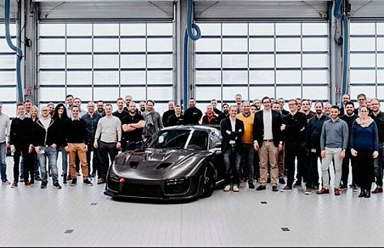 Представлен полностью карбоновый Porsche 935