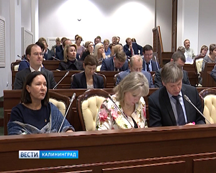Антон Алиханов представил депутатам проект бюджета на ближайшие три года