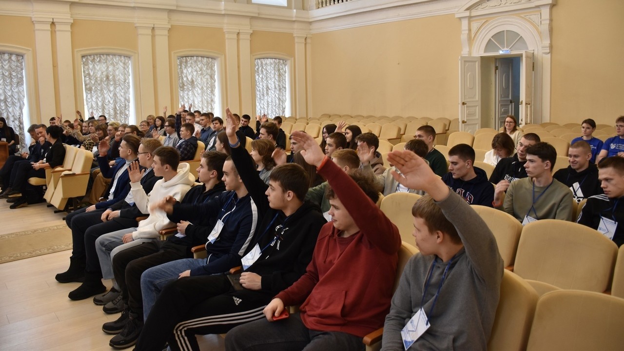 Старшеклассники области собрались в Вологодском госуниверситете на образовательный интенсив «Студент на weekend»