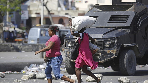 СМИ: вооруженные люди атаковали дворец президента Гаити