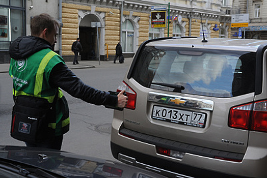 В Москве назвали места, где водители чаще всего нарушают правила парковки