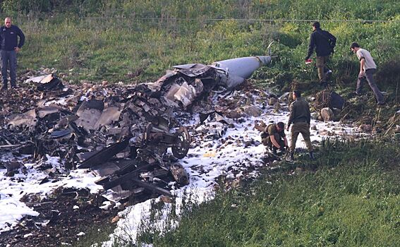 Появились первые кадры сбитого сирийскими ПВО израильского истребителя