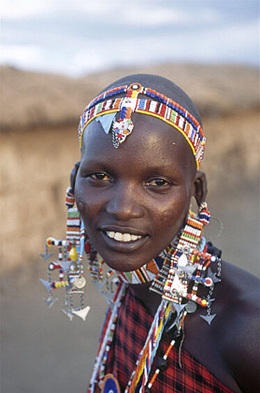 Чем больше у девушек народа масаи оттянуты мочки, тем более красивыми и уважаемыми они считаются.