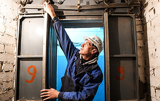 Пятилетние планы замены лифтов в РФ по итогам первого года выполнили на 17%