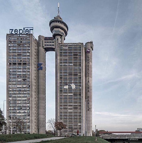 Genex Tower — комплекс из двух башен, построенный в 1980 году. Его официальное название — «Западные ворота Белграда»: по задумке тогда еще югославских властей, небоскреб должен был «приветствовать» тех, кто приезжает в город из аэропорта Николы Теслы.