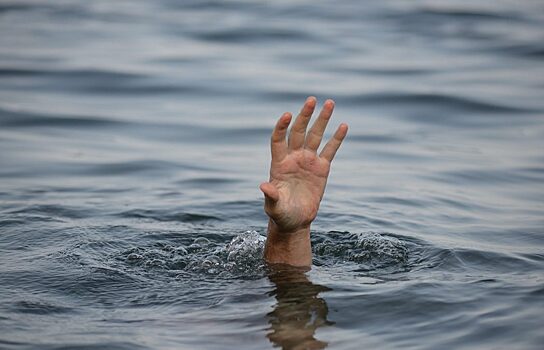 В Сургутском районе водолазы ищут утонувшего мужчину
